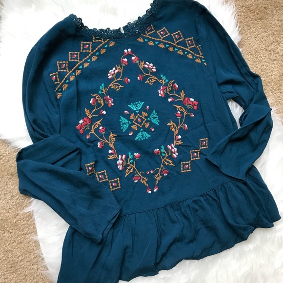 Beautiful Embroidered Boho Blouse - Picture 1 of 5